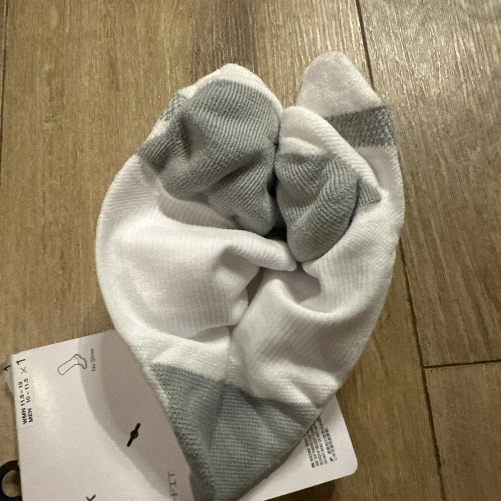 Nike Spark Cushioned No Show Running Socks White Size 10-11.5 CU7201-100 1‎ Pr